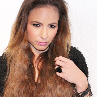 Extensions, eingearbeitet von Hairstylistin Yvonne:  (© © Great Lengths)