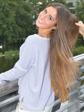 Die Haare fühlen sich sooo gut an:  (© © Great Lengths)